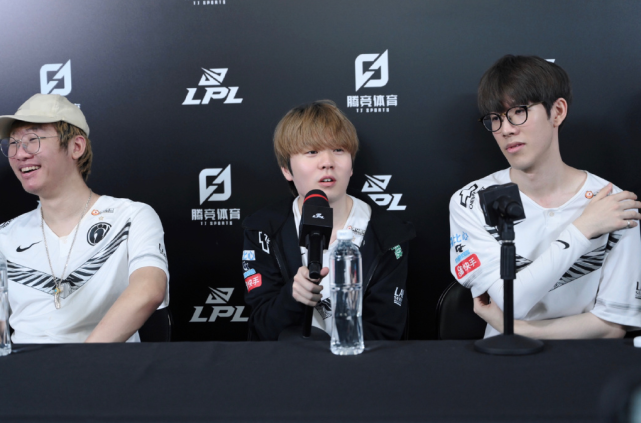 而精心策划 而精心策划