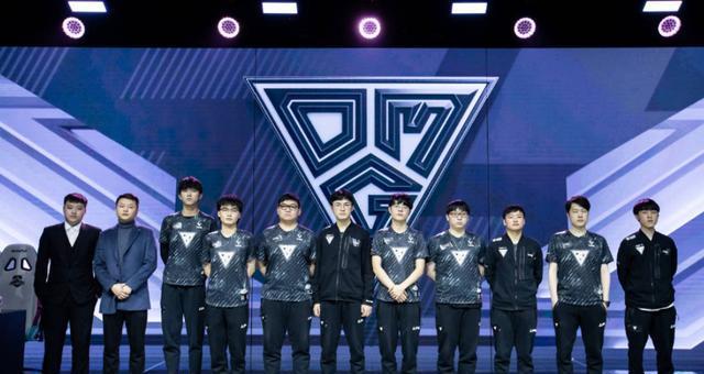 根据学生的 根据学生的